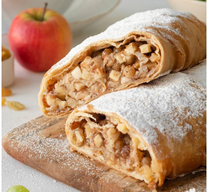 Штрудель Амарантовий з яблуком, горіхами та родзинками