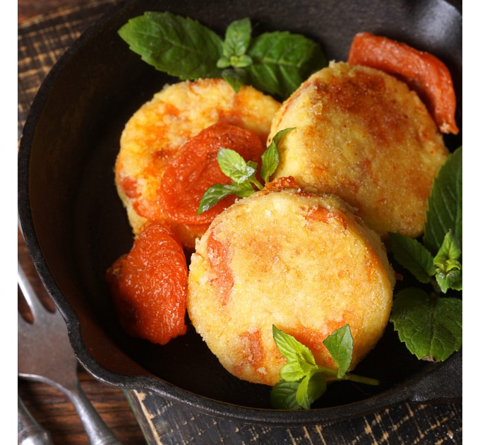 Сирники з Курагою веганські — рослинна альтернатива без глютену, лактози та яєць. Пісний продукт.